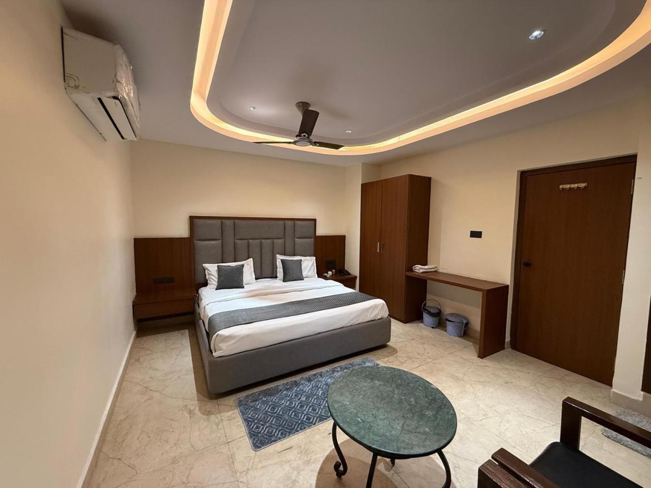 ホテル Agarwal'S Residency ヴィシャーカパトナム エクステリア 写真