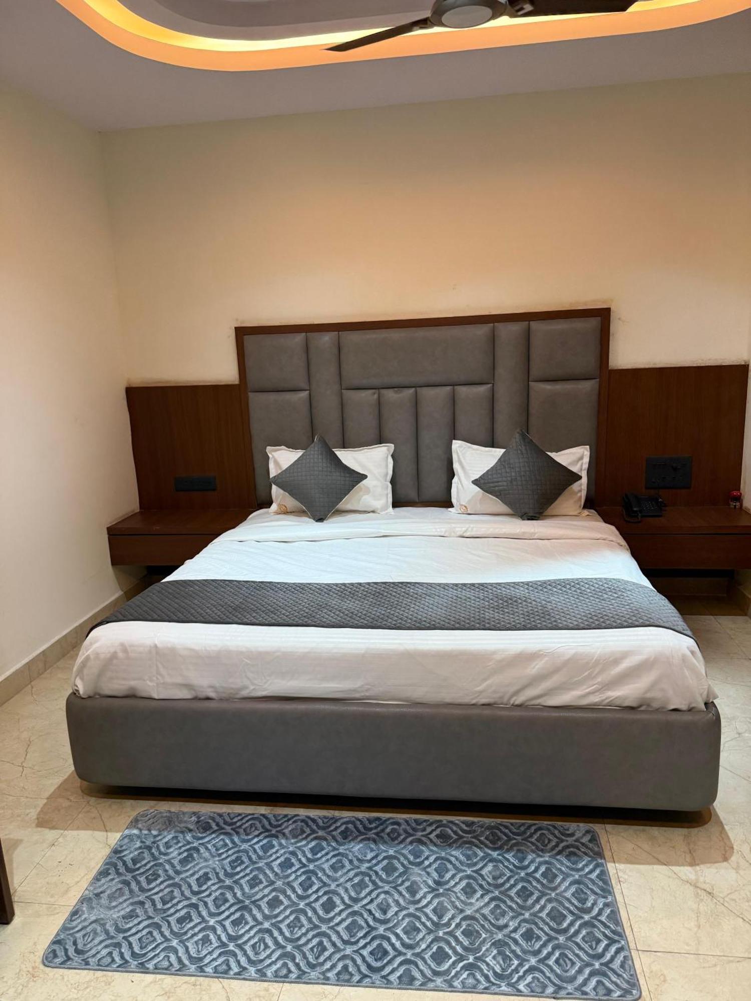 ホテル Agarwal'S Residency ヴィシャーカパトナム エクステリア 写真